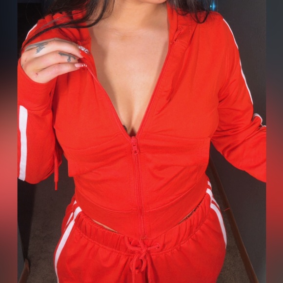 🧹 red two-piece jogger set 🧹 - Picture 2 of 2